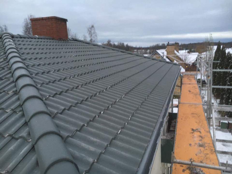 Takpannor i takplåt eller plåttak Takpannor i takplåt eller plåttak
